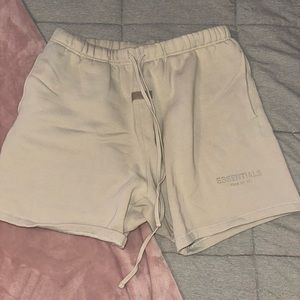 men’s essential shorts